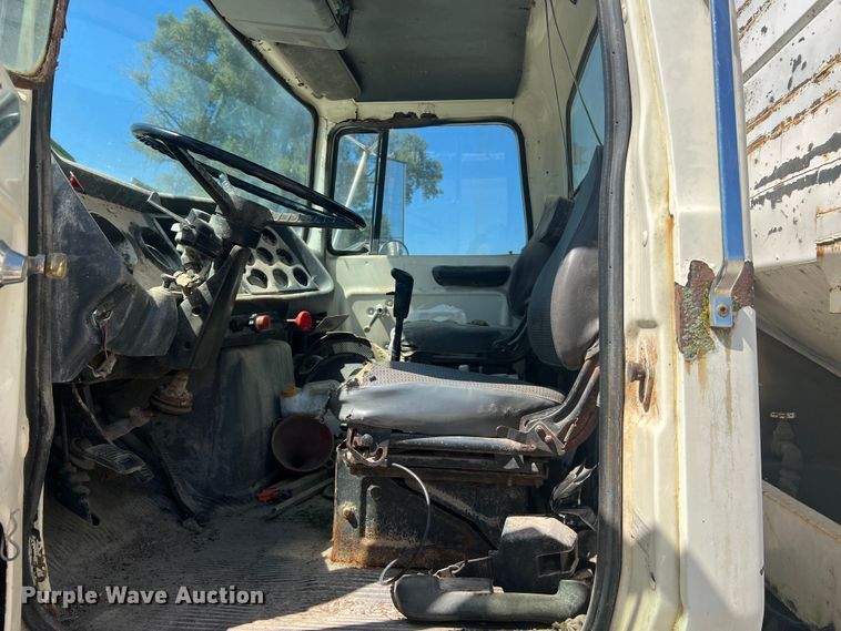 image for item MR9843 1986 Ford F9000  fertilizer delivery truck