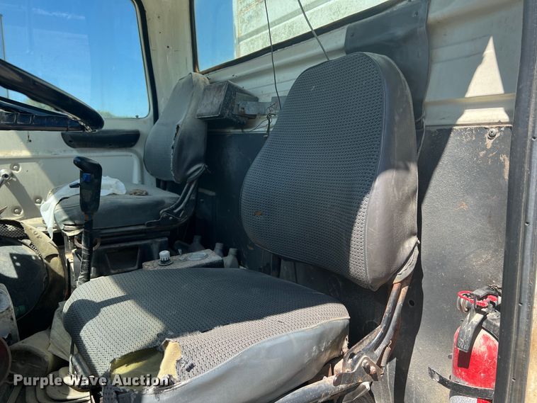 image for item MR9843 1986 Ford F9000  fertilizer delivery truck