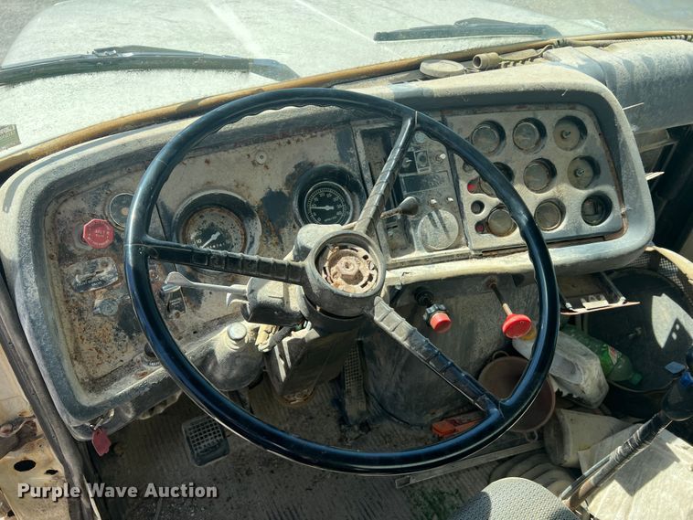 image for item MR9843 1986 Ford F9000  fertilizer delivery truck