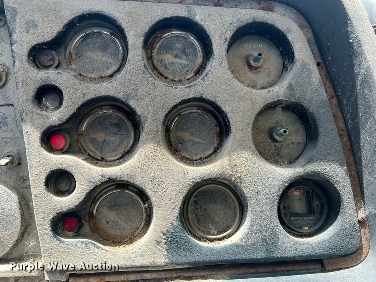 image for item MR9843 1986 Ford F9000  fertilizer delivery truck