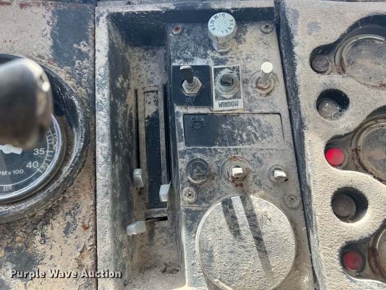 image for item MR9843 1986 Ford F9000  fertilizer delivery truck