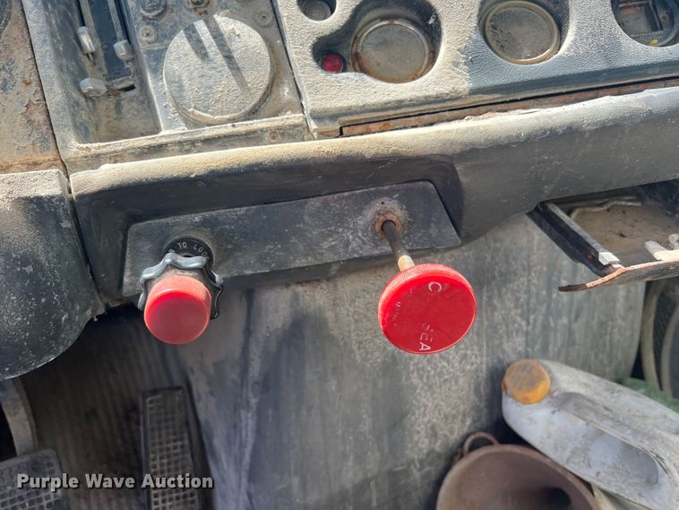 image for item MR9843 1986 Ford F9000  fertilizer delivery truck