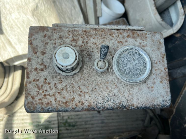 image for item MR9843 1986 Ford F9000  fertilizer delivery truck