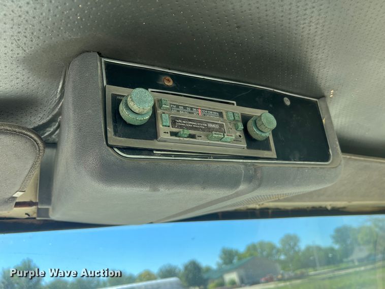 image for item MR9843 1986 Ford F9000  fertilizer delivery truck