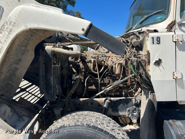 image for item MR9843 1986 Ford F9000  fertilizer delivery truck