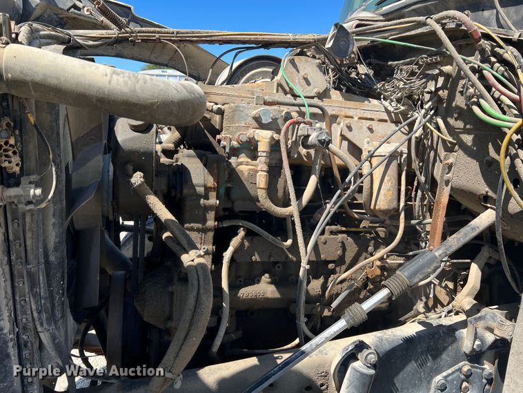 image for item MR9843 1986 Ford F9000  fertilizer delivery truck