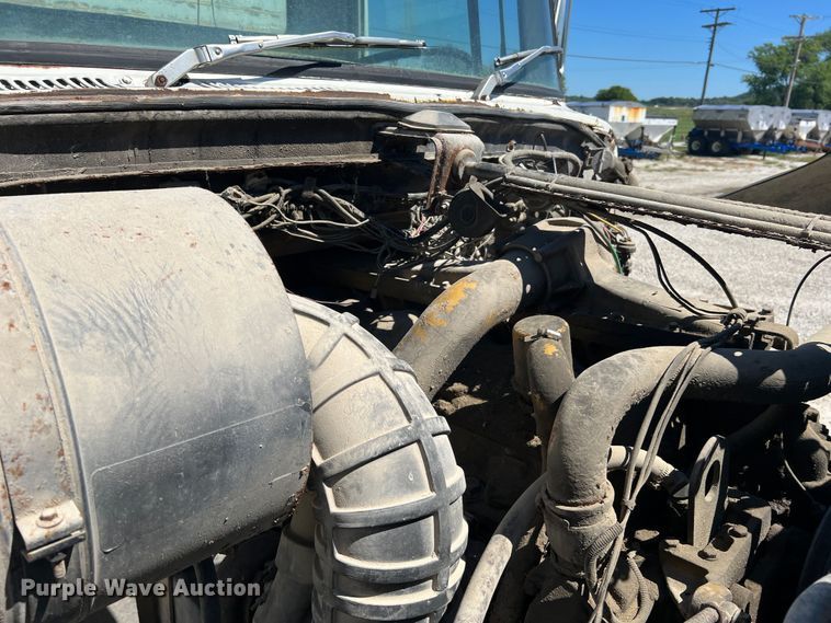 image for item MR9843 1986 Ford F9000  fertilizer delivery truck