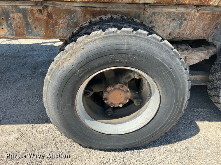 image for item MR9843 1986 Ford F9000  fertilizer delivery truck