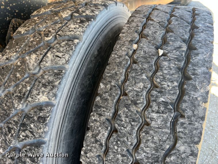 image for item MR9843 1986 Ford F9000  fertilizer delivery truck