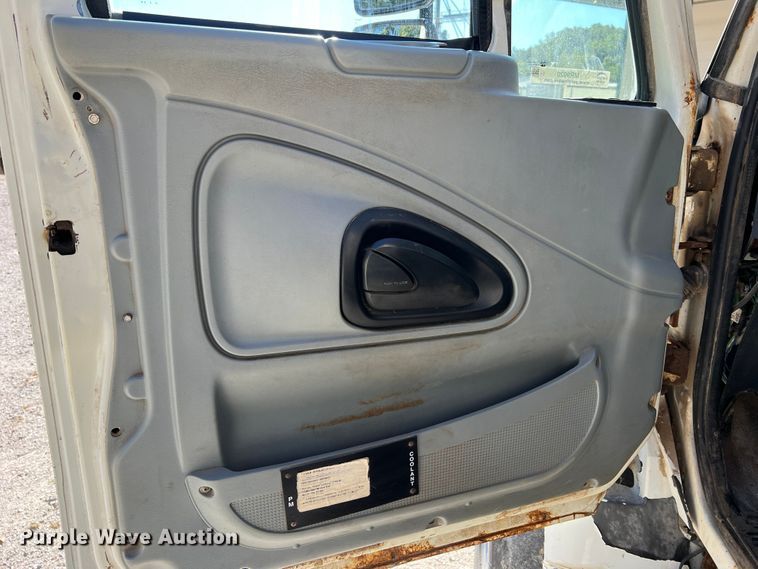 image for item MR9920 2005 International 4300  applicator truck