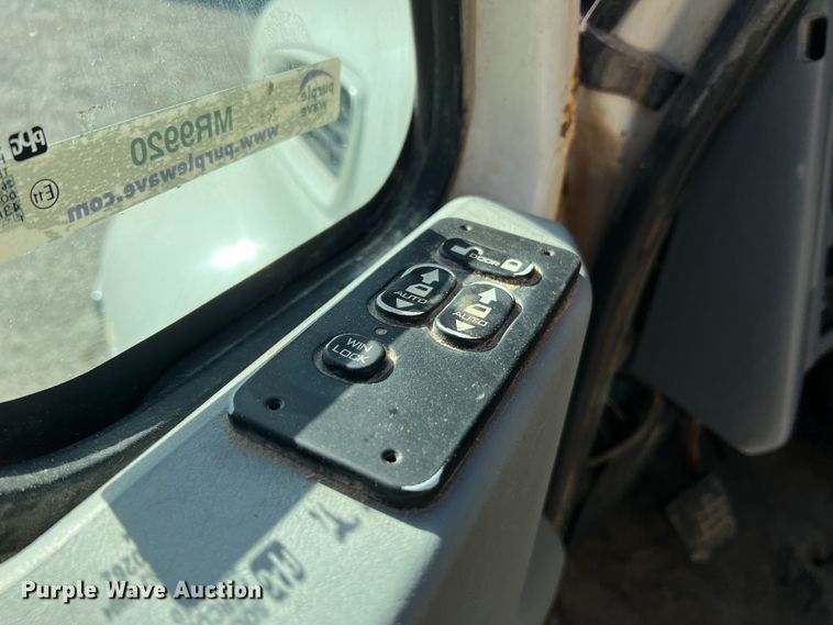 image for item MR9920 2005 International 4300  applicator truck