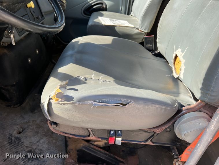 image for item MR9920 2005 International 4300  applicator truck