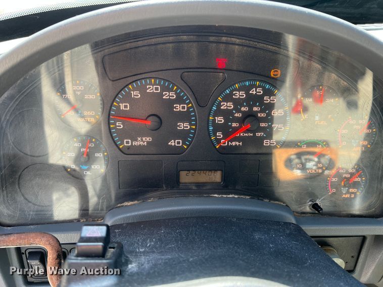 image for item MR9920 2005 International 4300  applicator truck