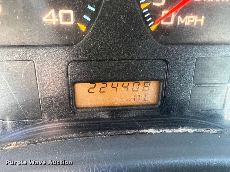 image for item MR9920 2005 International 4300  applicator truck