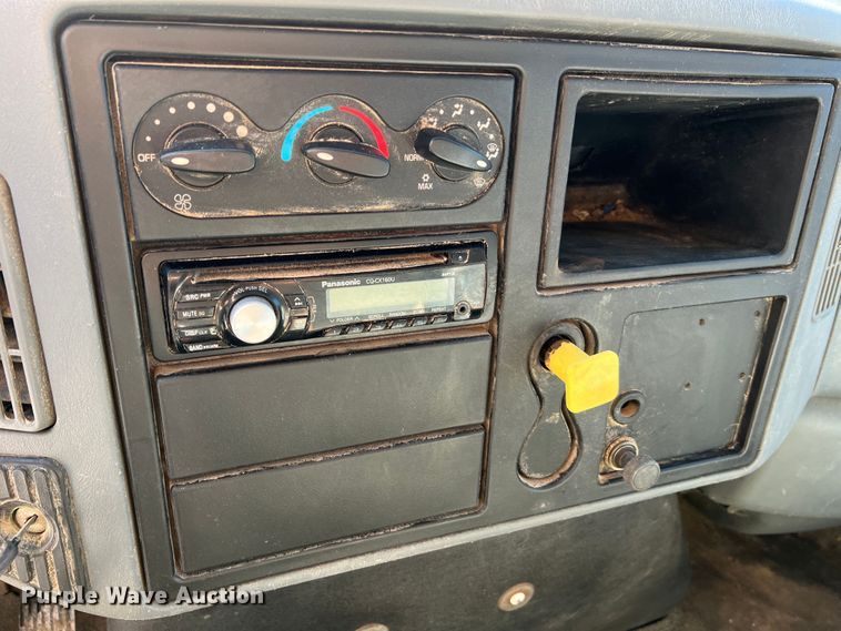 image for item MR9920 2005 International 4300  applicator truck