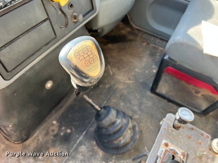 image for item MR9920 2005 International 4300  applicator truck