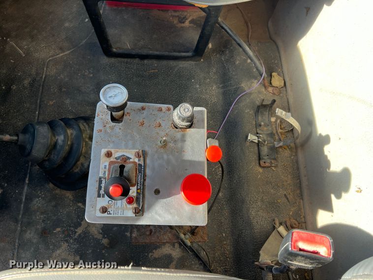 image for item MR9920 2005 International 4300  applicator truck