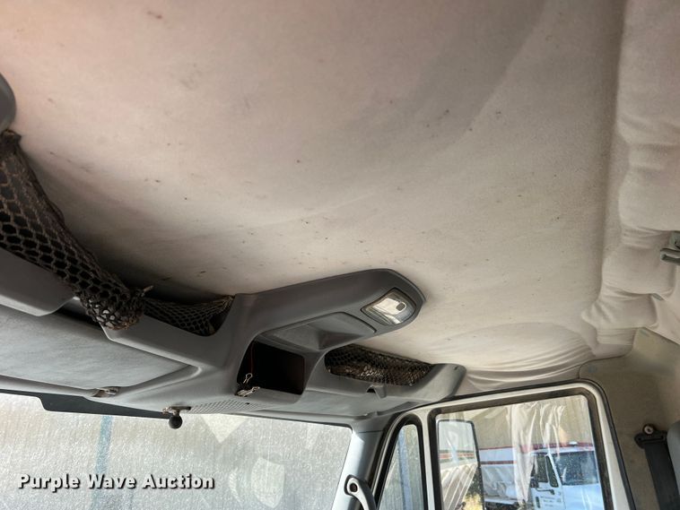 image for item MR9920 2005 International 4300  applicator truck