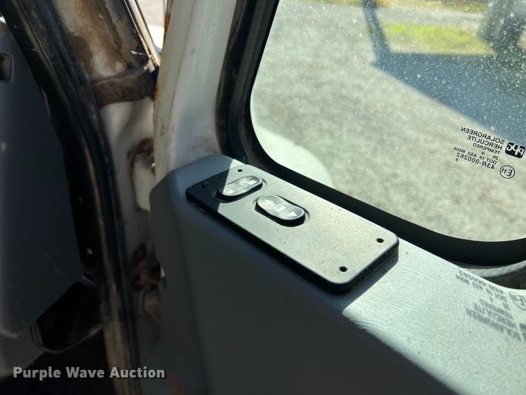 image for item MR9920 2005 International 4300  applicator truck