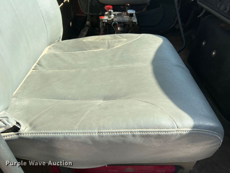 image for item MR9920 2005 International 4300  applicator truck