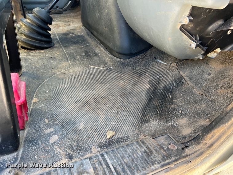 image for item MR9920 2005 International 4300  applicator truck