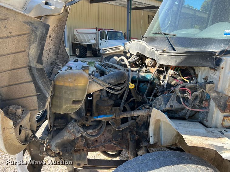 image for item MR9920 2005 International 4300  applicator truck