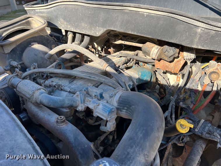 image for item MR9920 2005 International 4300  applicator truck