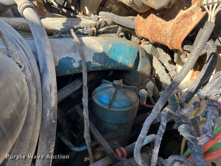 image for item MR9920 2005 International 4300  applicator truck