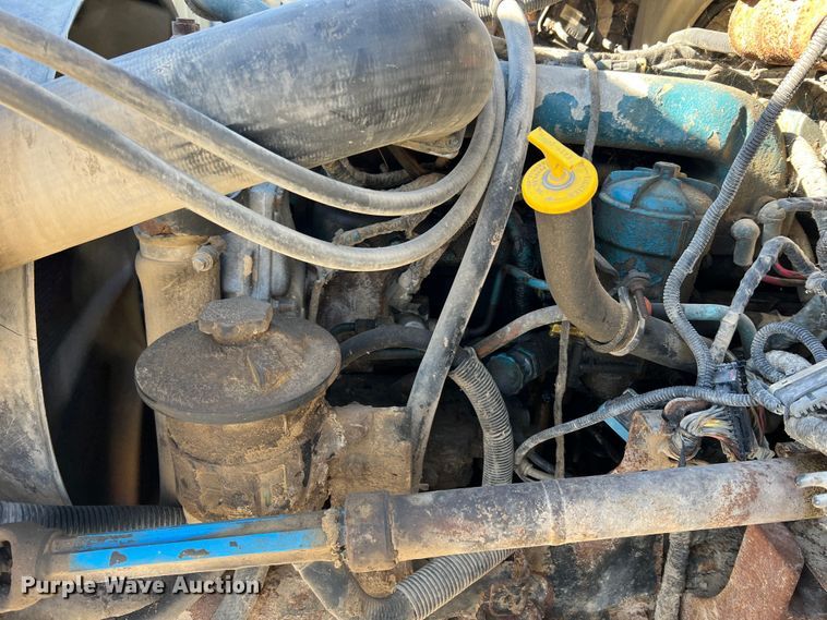 image for item MR9920 2005 International 4300  applicator truck