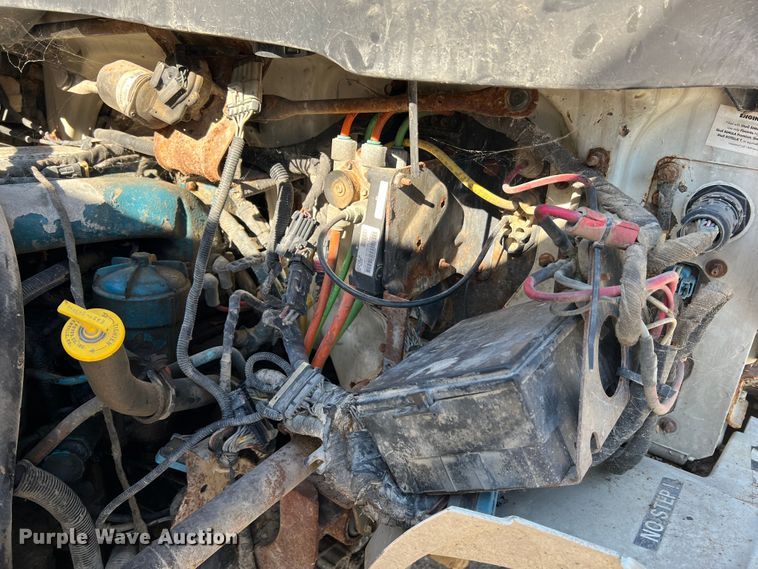 image for item MR9920 2005 International 4300  applicator truck