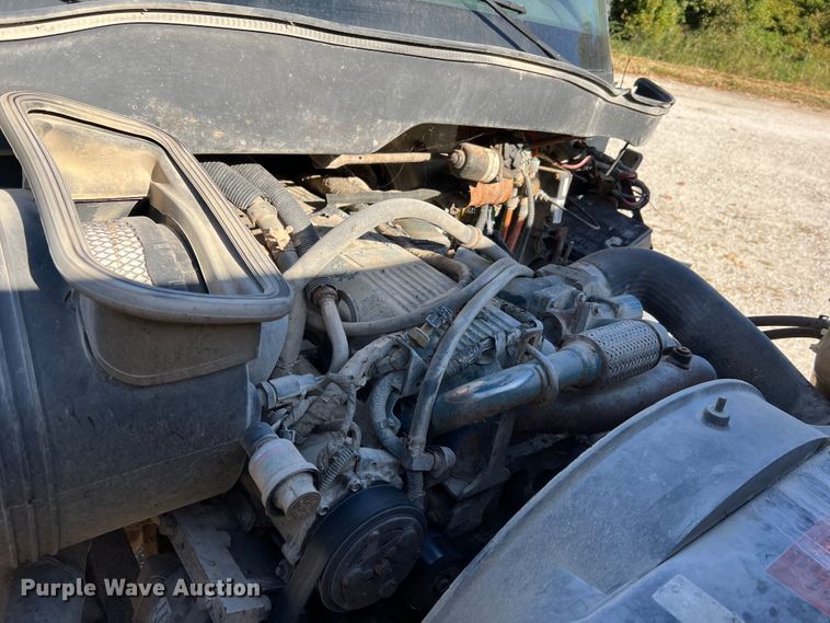 image for item MR9920 2005 International 4300  applicator truck