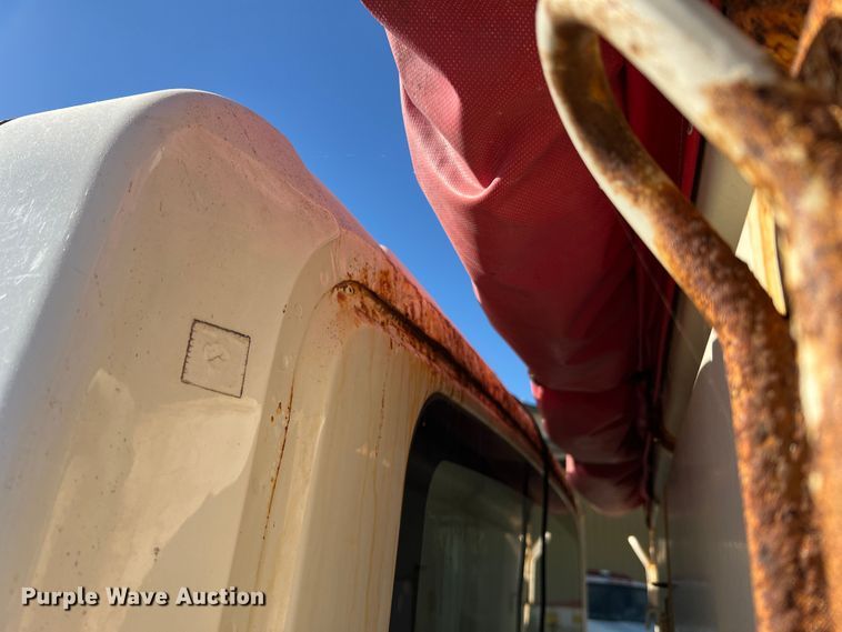 image for item MR9920 2005 International 4300  applicator truck