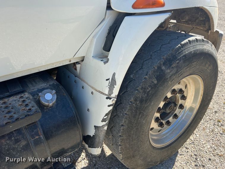 image for item MR9920 2005 International 4300  applicator truck