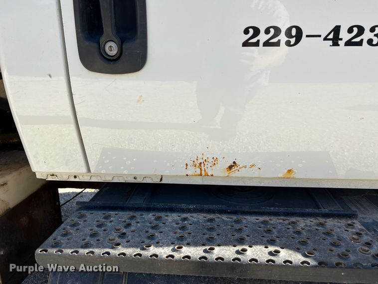 image for item MR9920 2005 International 4300  applicator truck