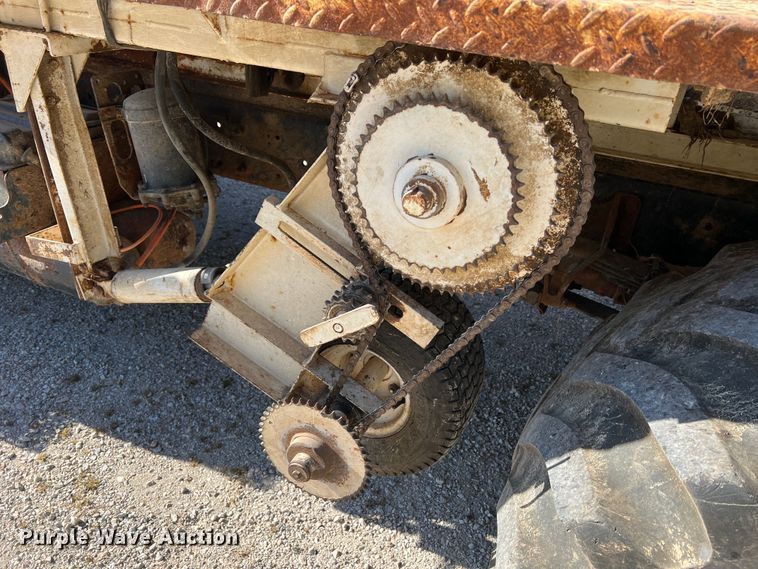 image for item MR9920 2005 International 4300  applicator truck