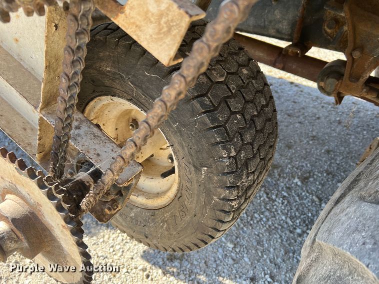 image for item MR9920 2005 International 4300  applicator truck