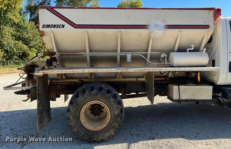 image for item MR9920 2005 International 4300  applicator truck