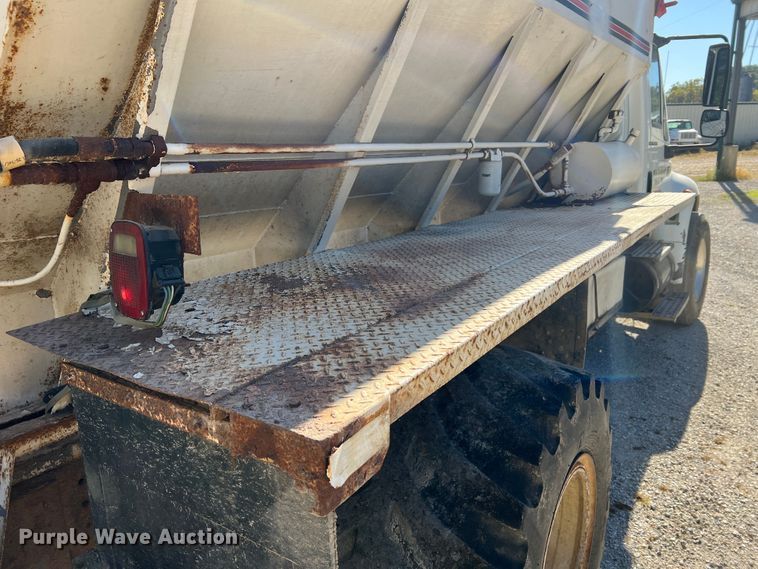 image for item MR9920 2005 International 4300  applicator truck