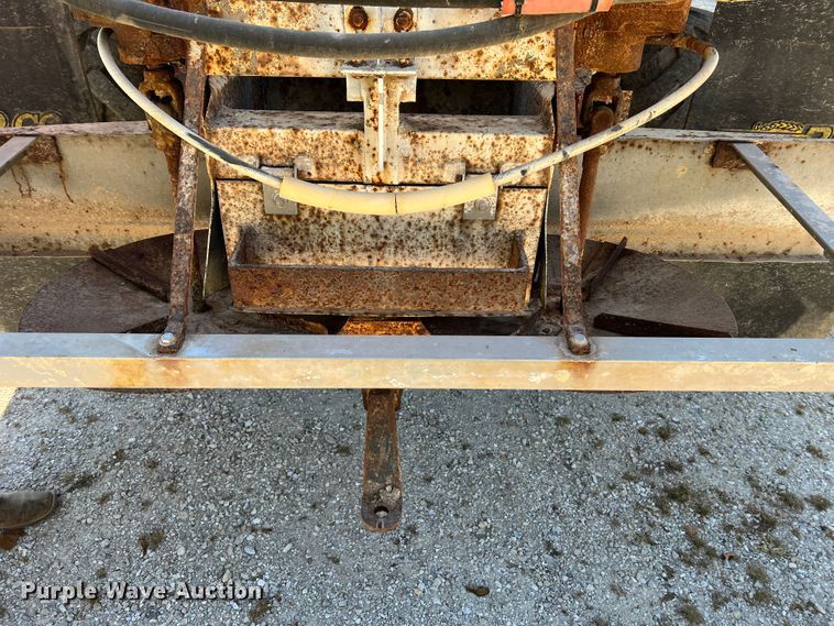 image for item MR9920 2005 International 4300  applicator truck