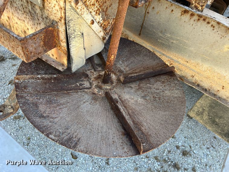 image for item MR9920 2005 International 4300  applicator truck