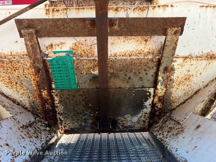 image for item MR9920 2005 International 4300  applicator truck