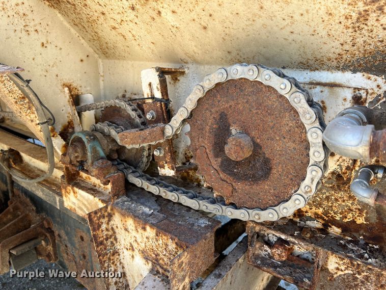 image for item MR9920 2005 International 4300  applicator truck