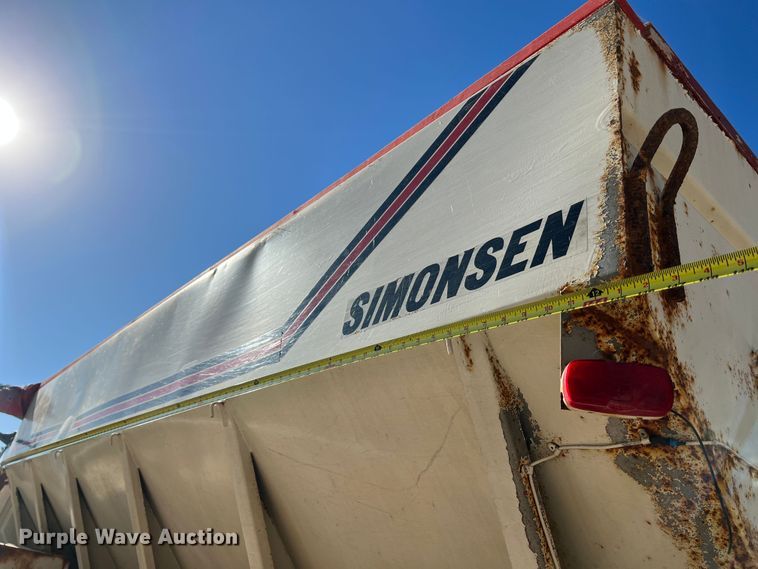 image for item MR9920 2005 International 4300  applicator truck