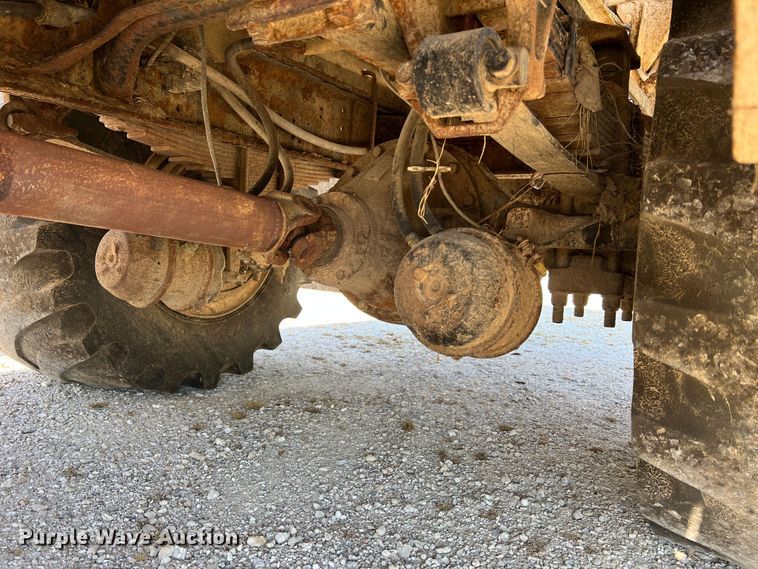 image for item MR9920 2005 International 4300  applicator truck