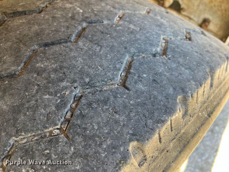 image for item MR9920 2005 International 4300  applicator truck