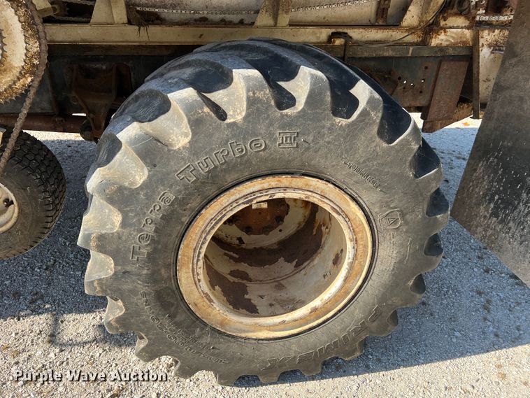 image for item MR9920 2005 International 4300  applicator truck