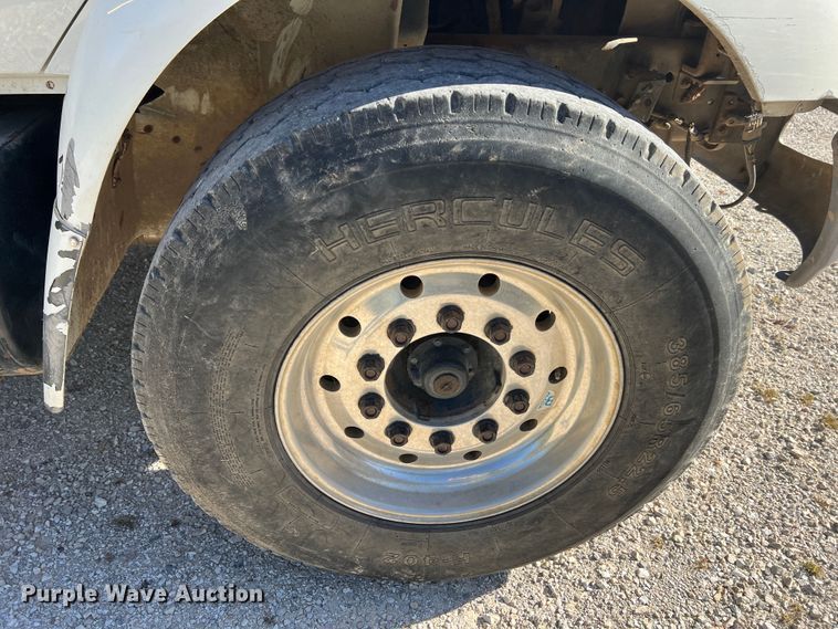 image for item MR9920 2005 International 4300  applicator truck