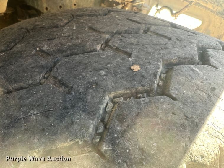 image for item MR9920 2005 International 4300  applicator truck