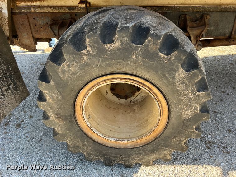 image for item MR9920 2005 International 4300  applicator truck