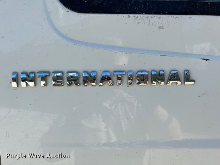 image for item MR9920 2005 International 4300  applicator truck